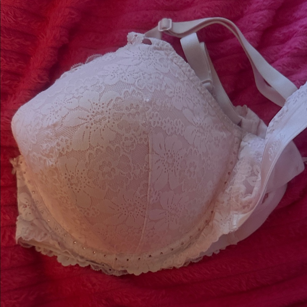 BNWOT Lace Trim PINK Push-Up Bra W diamonds